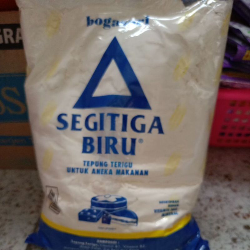 

tepung terigu segitiga biru 1kg