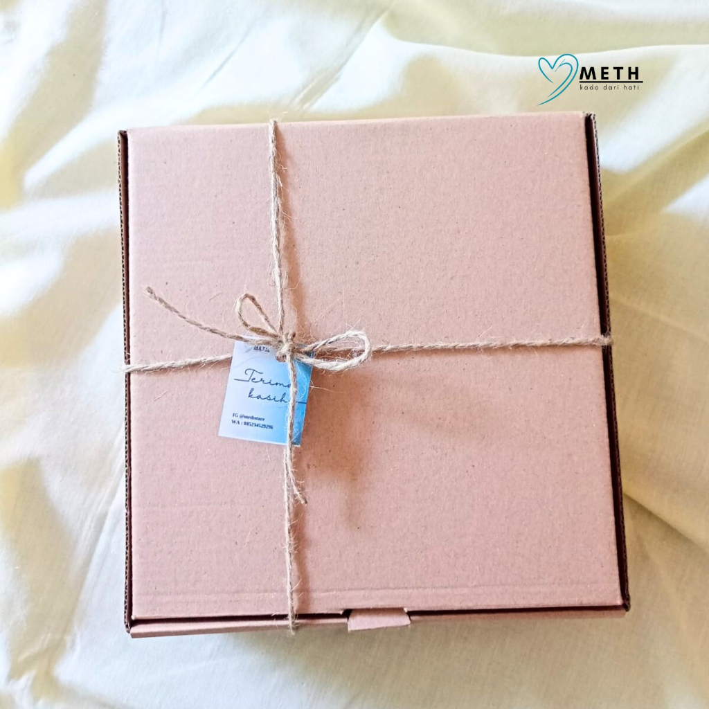 

Box Hampers Kardus E-Flute Coklat untuk Packaging Kado Souvenir Hadiah