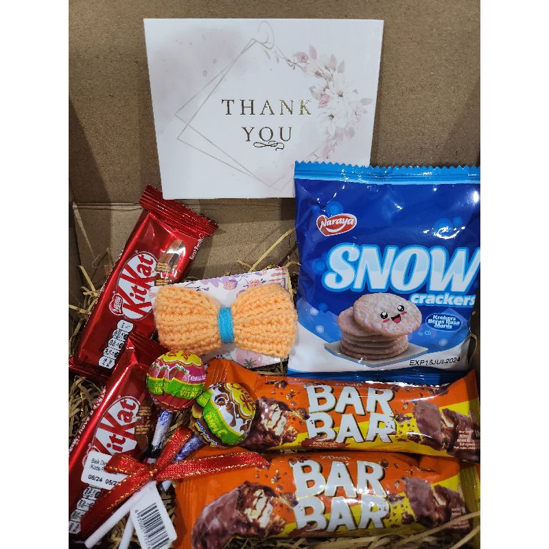 

Mini snack box dengan hadiah kejutan