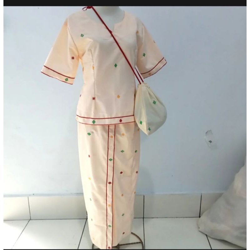 SETELAN ADAT TORAJA PABINTIK