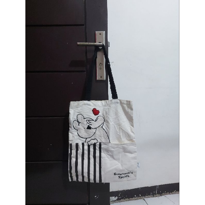 Tote Putih Extremely Rabbit