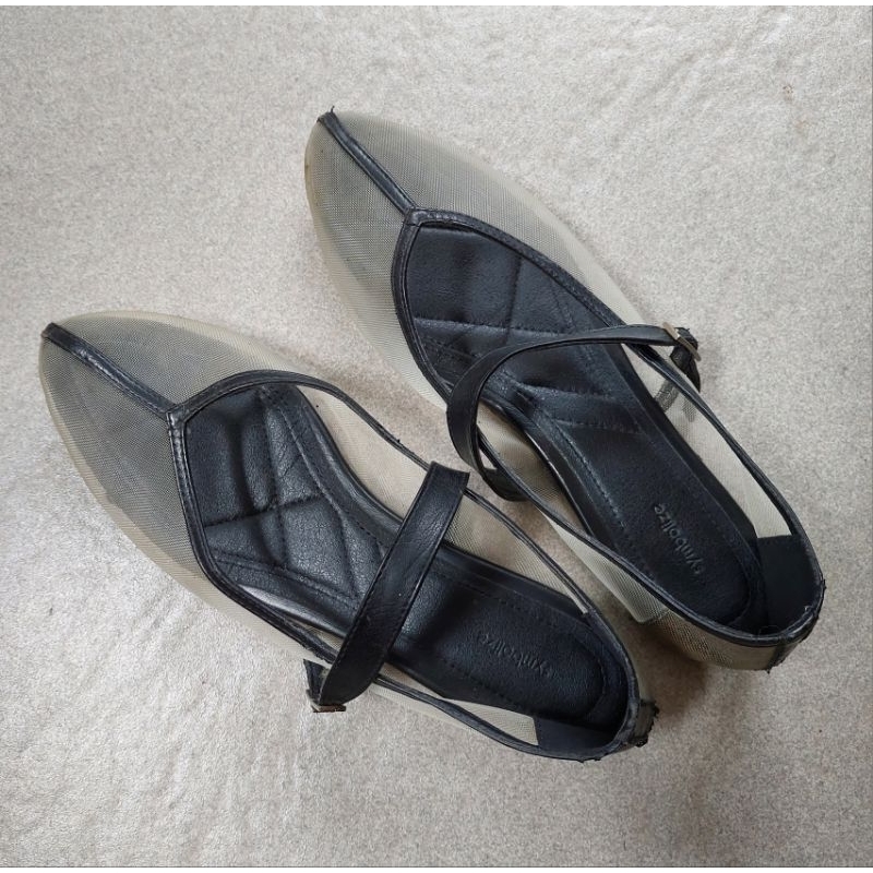 Preloved flat shoes symbolize size 40