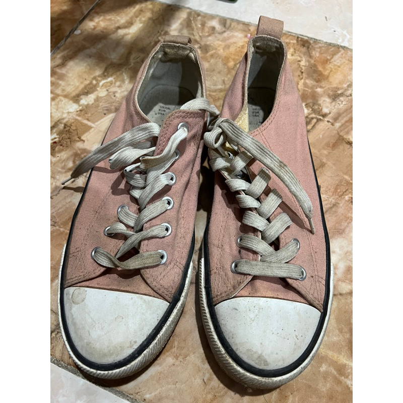 Preloved Sepatu Kets Wanita Pink Merk Primark