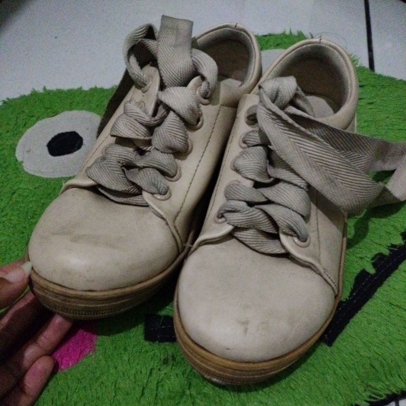 Preloved khakikakiku size 34