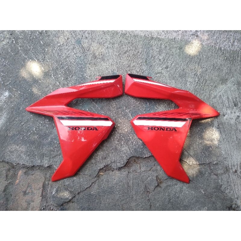 Cover Sayap Motor Honda Vario 125 LED Merah original
