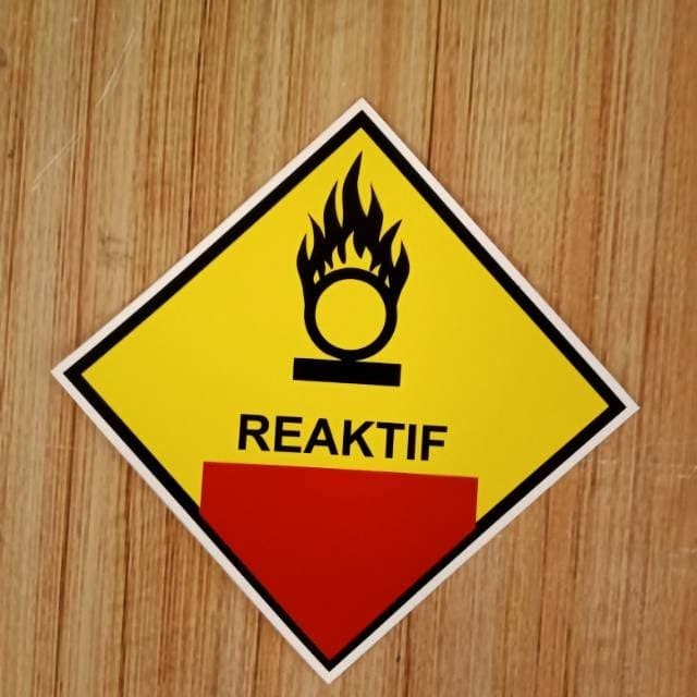 Sign Akrilik Reaktif Limbah  B3 Ukuran  25X25CM Akrilik Rambu Limbah Reaktif B3