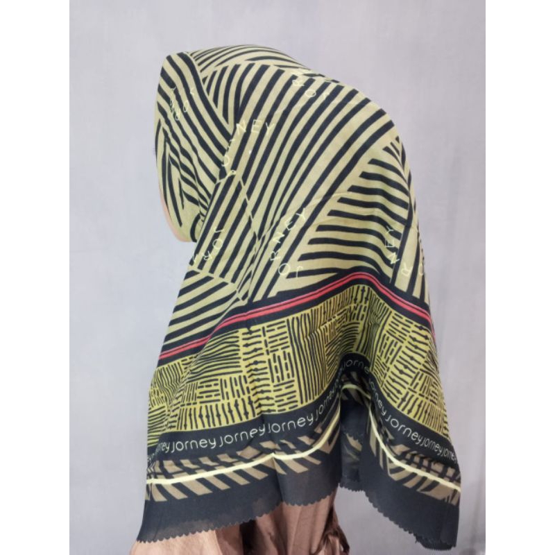 Hijab segi empat motif lasercut