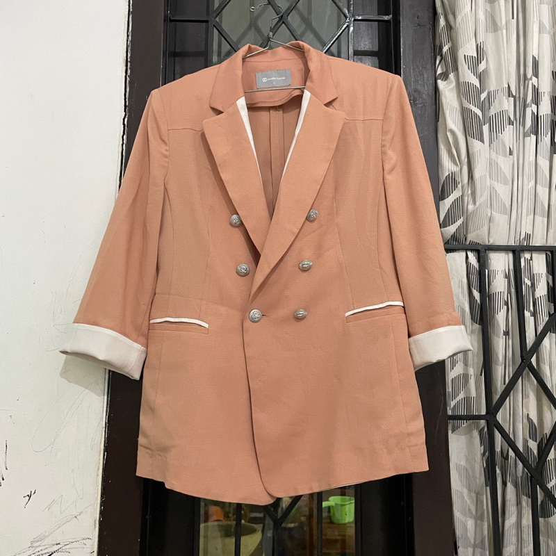preloved blazer branded like new
