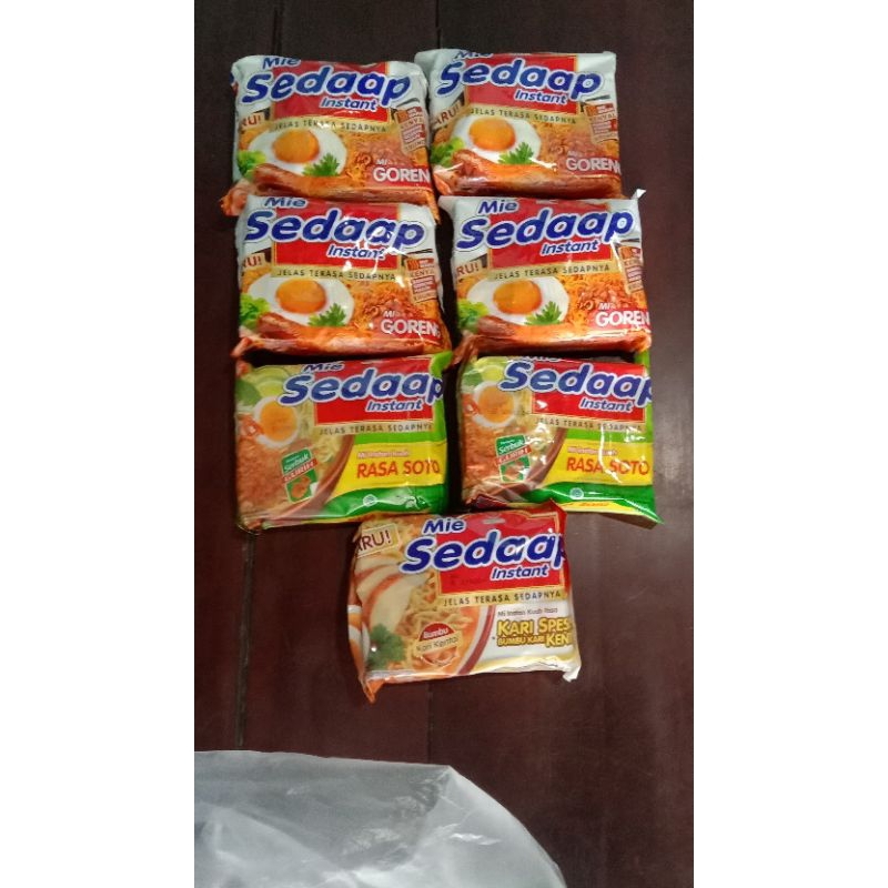 

paket Mie goreng campur mie kuah soto dan kare (isi 7pcs)