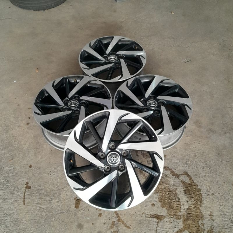 VELG BEKAS COPOTAN ORIGINAL RUSH TRD RING 17 COCOK BUAT INOVA TERIOS