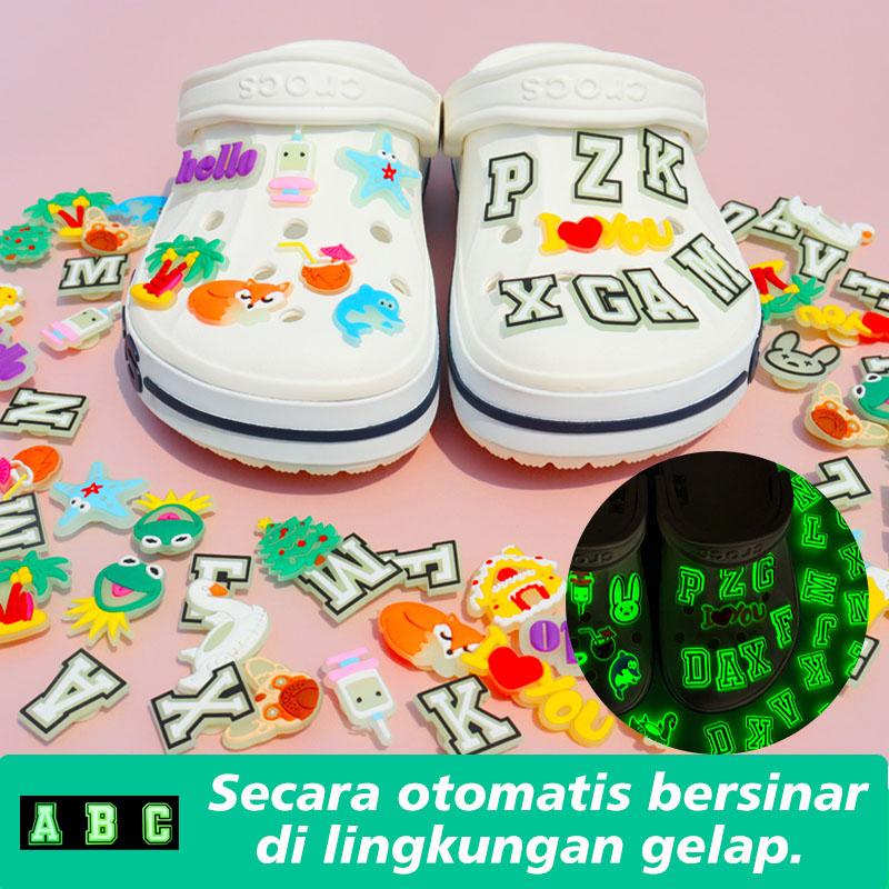 Huruf alfabet yang diterangi Crocs Jibbitz Pin Bentuk Huruf Angka Pins Charm Accesoris Sandal Jibbit