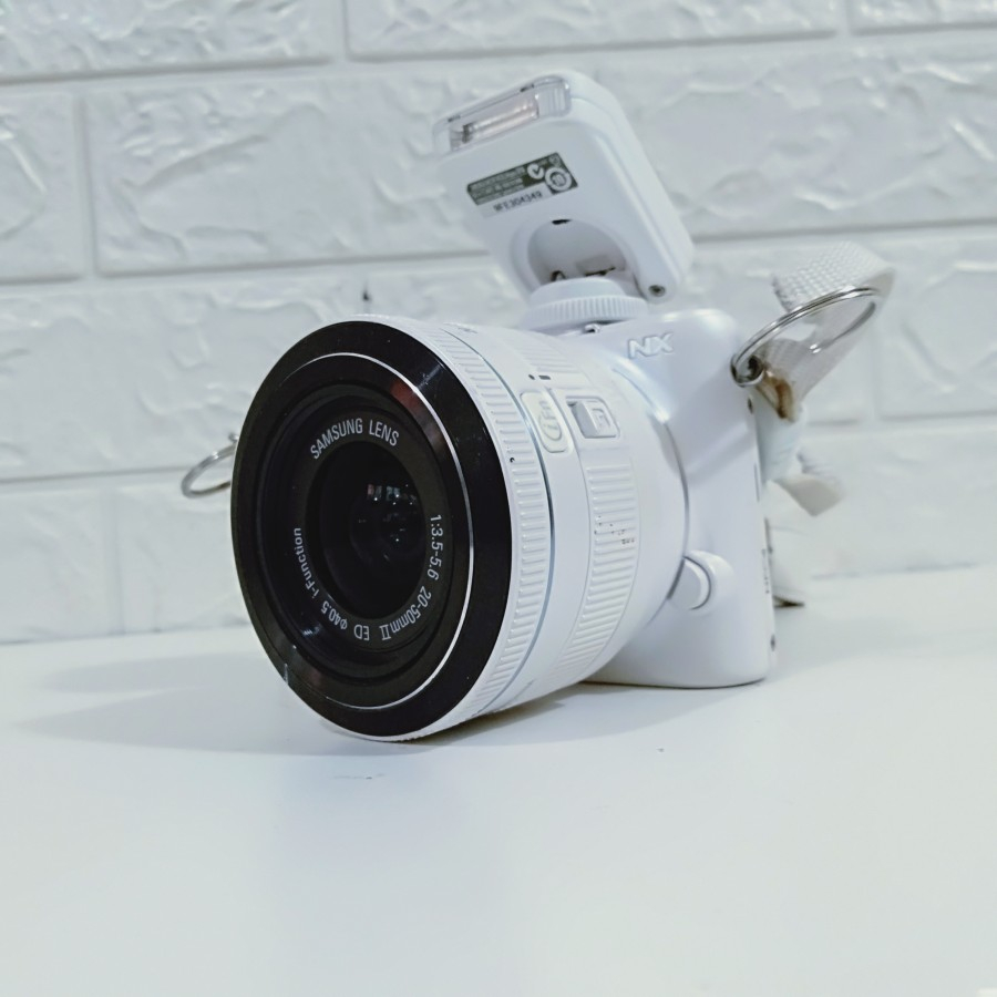 Samsung Nx2000 kit 20 50mm Kamera Mirrorless