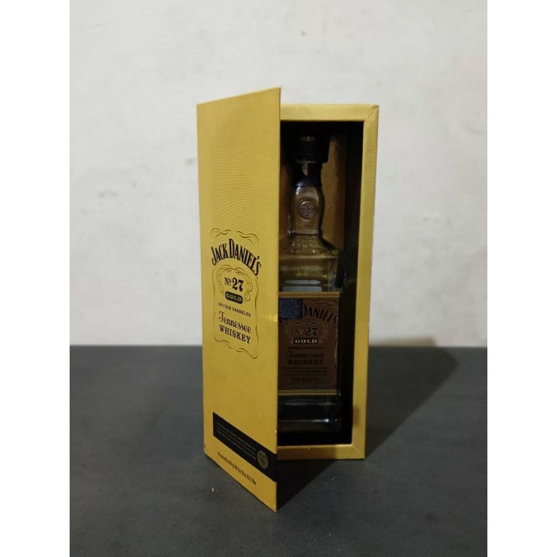 Botol bekas botol miras Jack Daniels gold untuk hiasan/koleksi/pajangan/ambalan/kayu/furniture