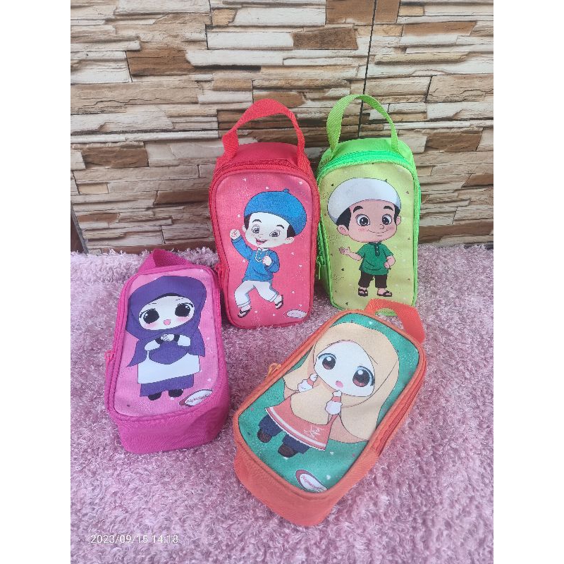 

Pouch karakter / Tempat Pensil Karakter
