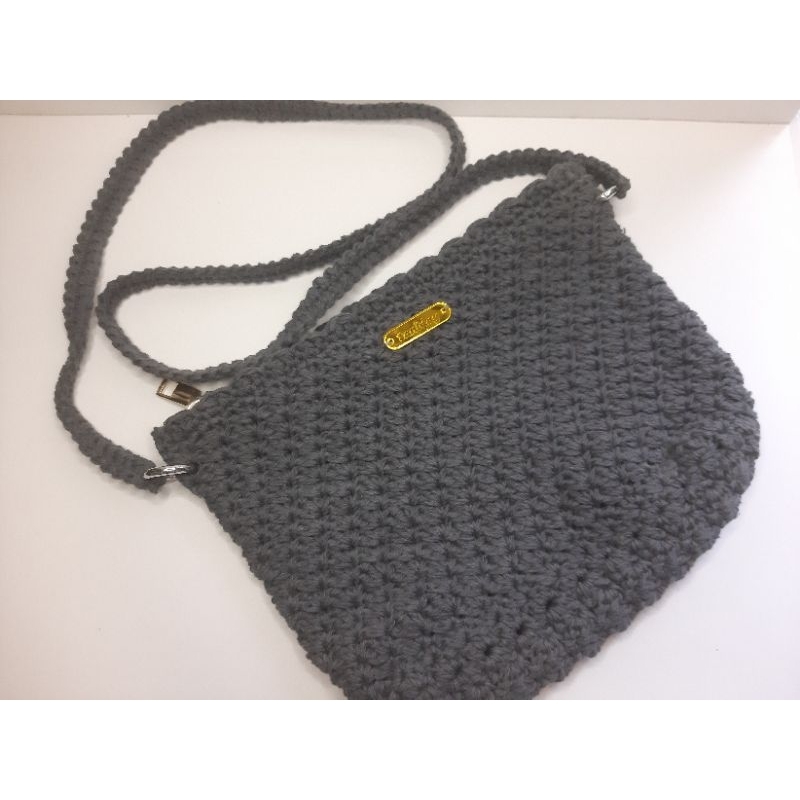Tas Selempang Rajut Abu abu simple slingbag