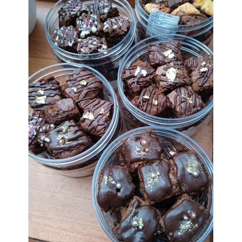 

BROWNIES (TOPLES)