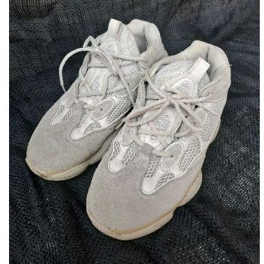 Sepatu Sneakers yeezy 500 size 44 preloved second