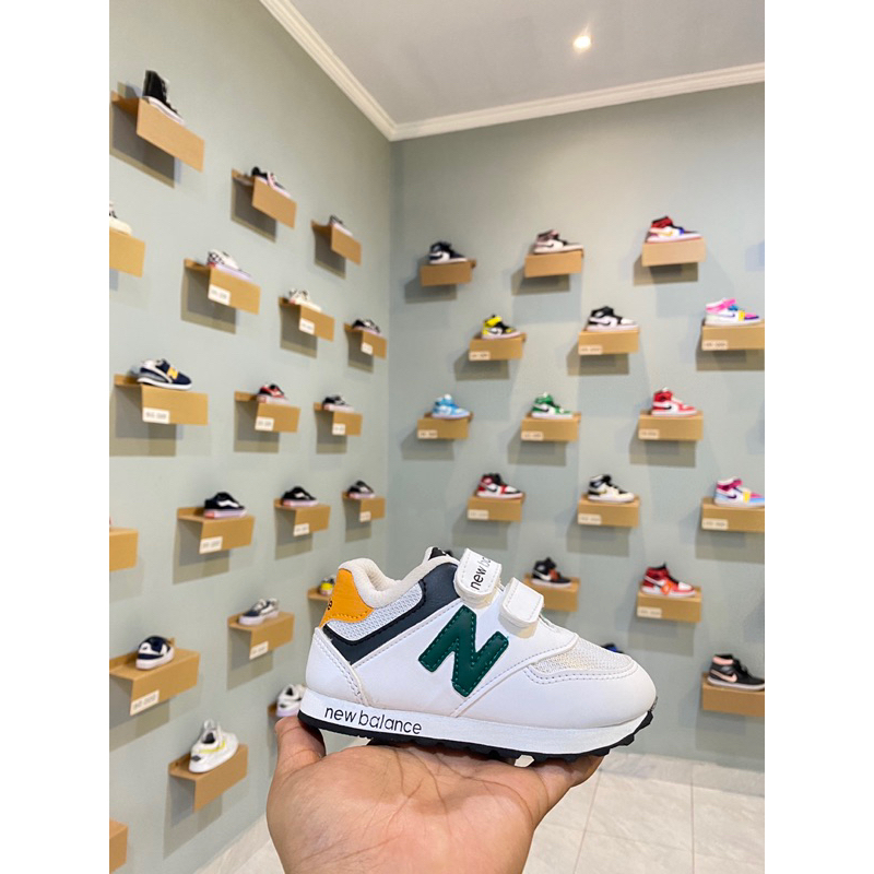 Sepatu Anak New Balance Putih Hijau