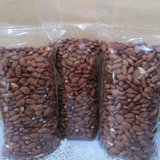 

Kacang Almond