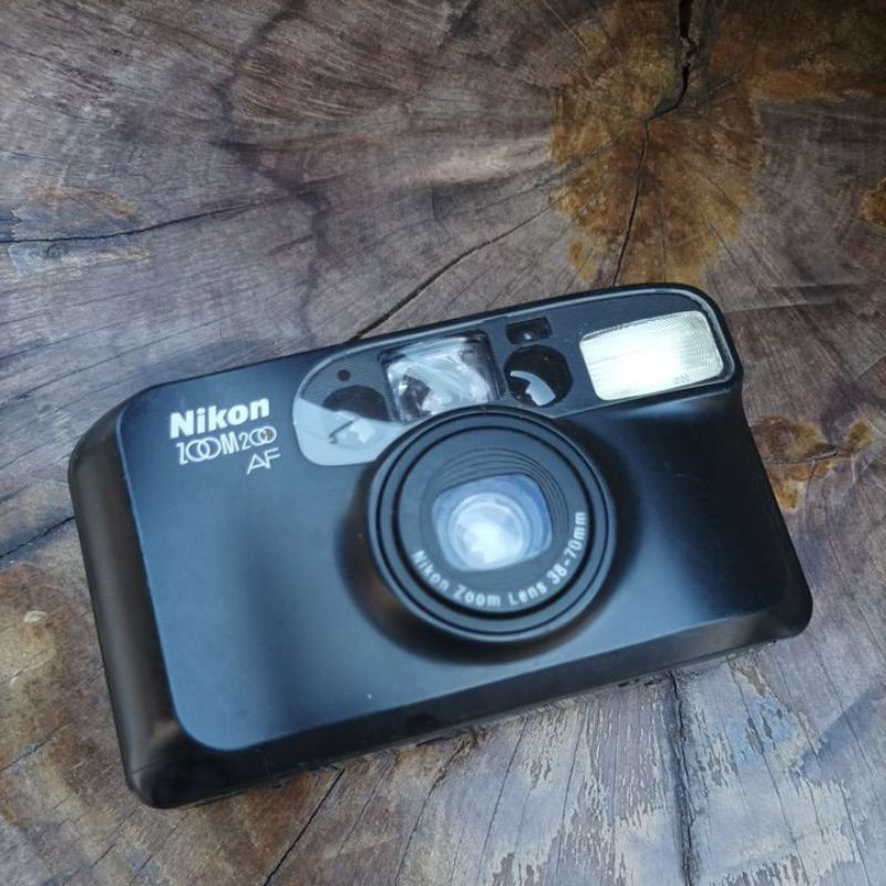 Kamera Analog Nikon Zoom 200AF