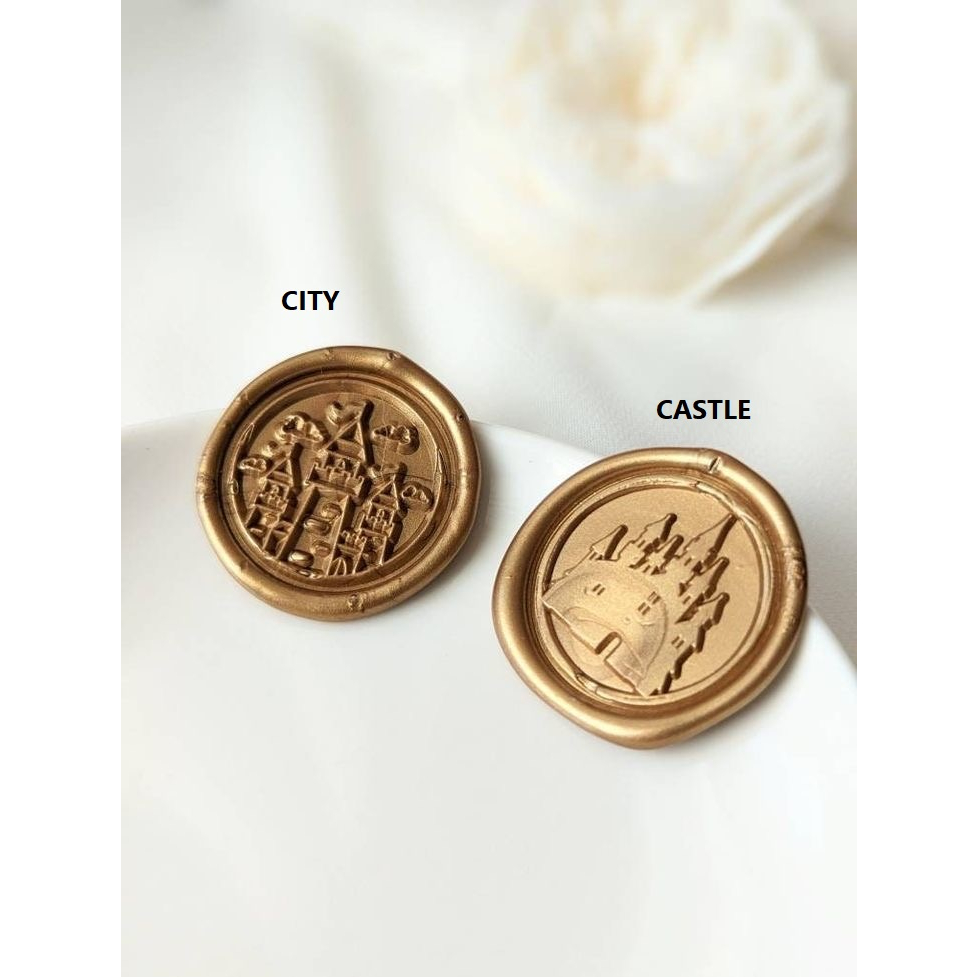 

CASTLE (Antique Gold) / Wax Seal Sticker Undangan Vintage / Tanpa Minimum / 1 Pcs/ Termasuk Double tape / Lilin Wax Seal Vintage