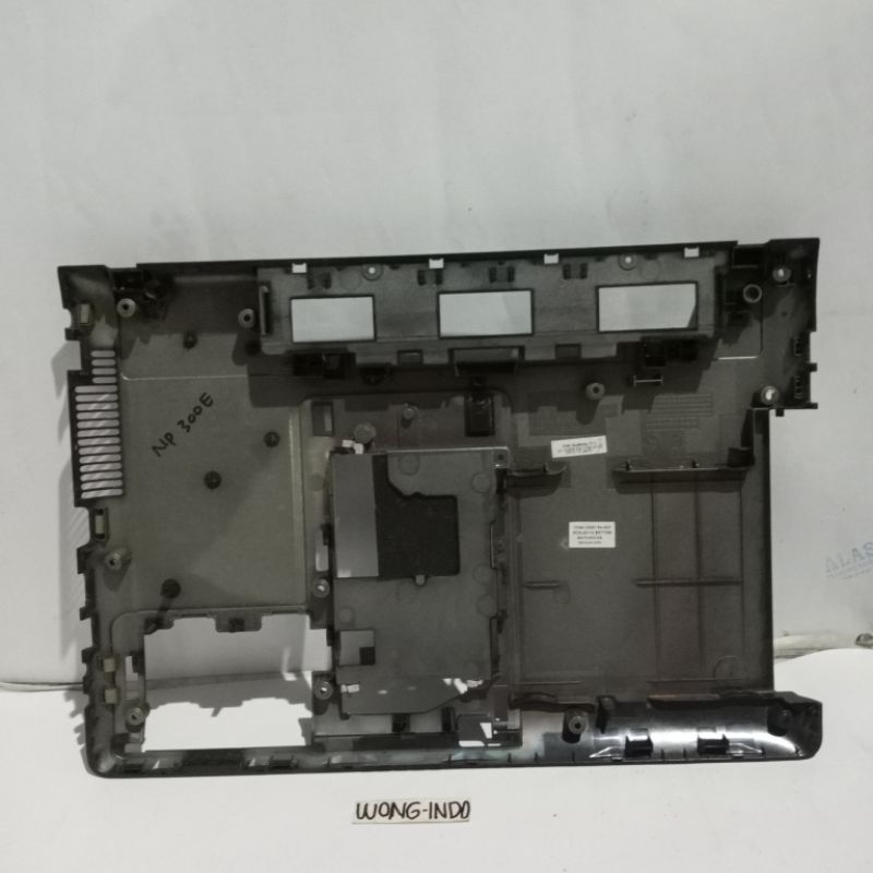 casing bawah laptop Samsung NP300E NP300E4A NP300E4C NP300E4X NP300E4Z NP305E4A