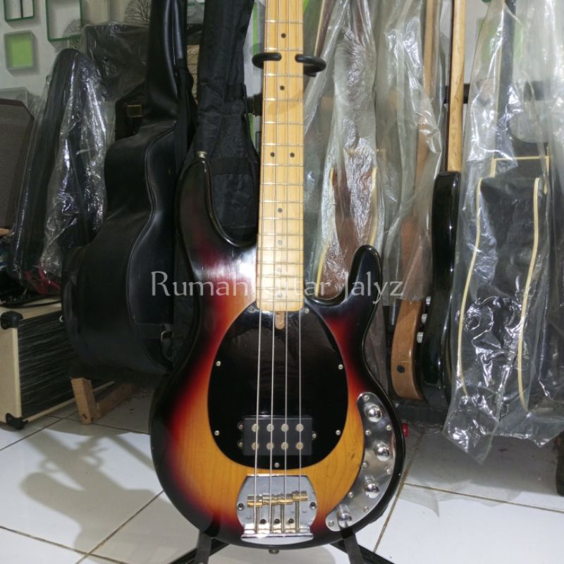 bass elektrik ernieball stingray by musicman bekas mulus