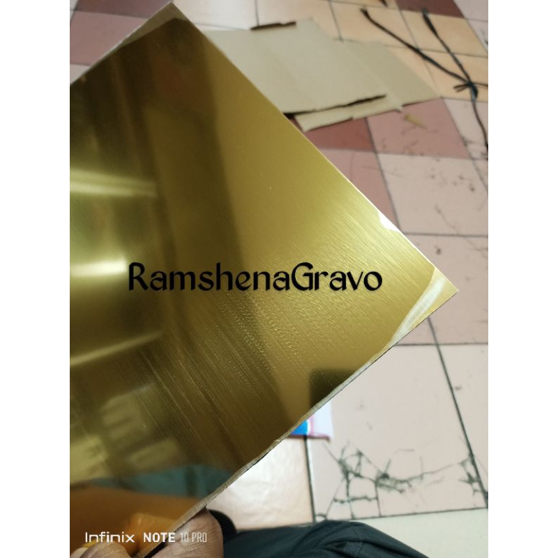 

gravoply gold / traffolite / laser / hairline / 30x40cm tebal 1.5mm