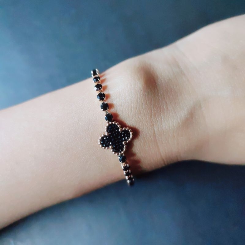 gelang titanium wanita, gelang clover mata hitam