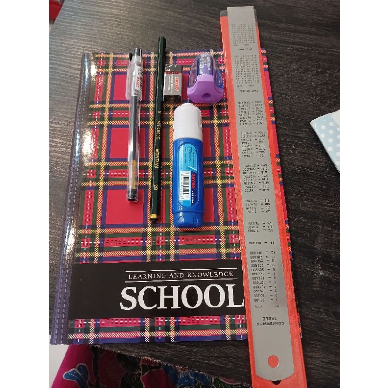 

Paket Hemat Set perlengkapan Sekolah