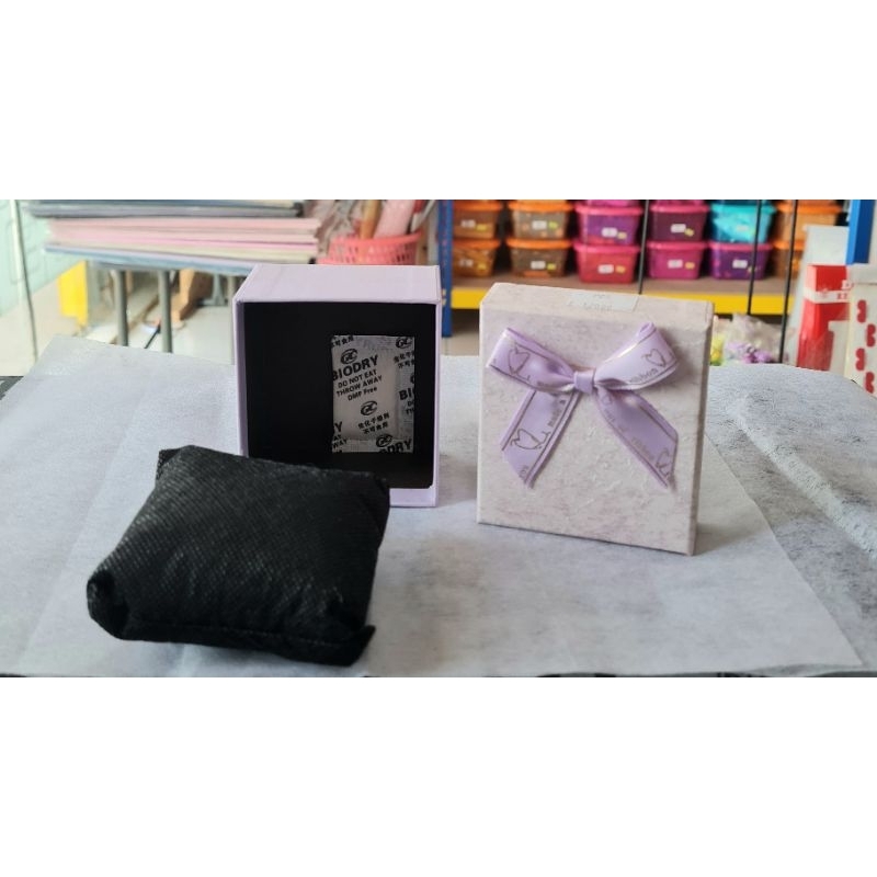 

Kotak kado Mini uk 7 x 5 x 8 cm + Pita