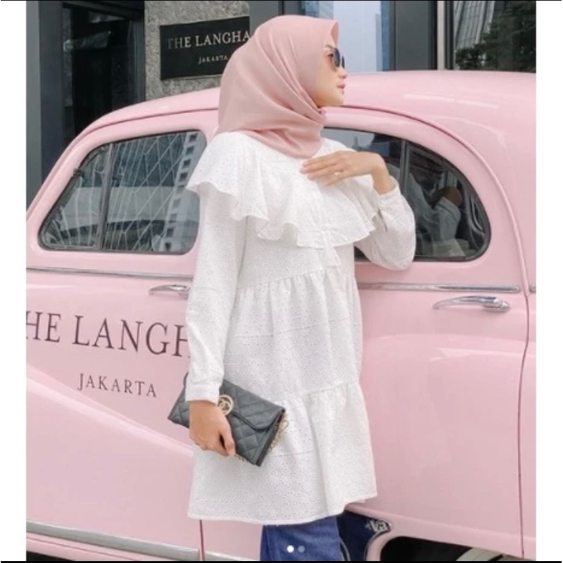 Preloved Vanilla Hijab Esme Blouse White M