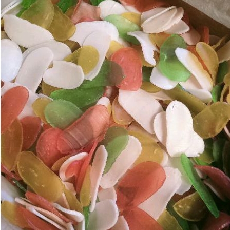 Krupuk bawang warna warni mentah