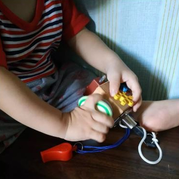 mainan edukasi bayi 6-12 bulan - busy cube - metode montessori