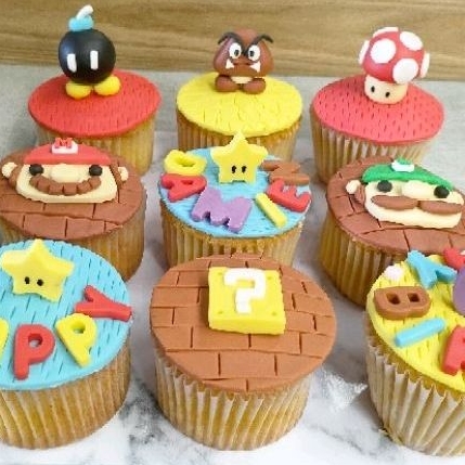 

vanila custom cupcake karakter fondant mario bros Bandung