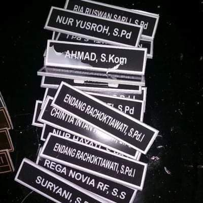 

NAME TAG AKRILIK Costum Nama