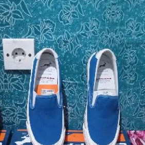 slip on compas retrograde blue
