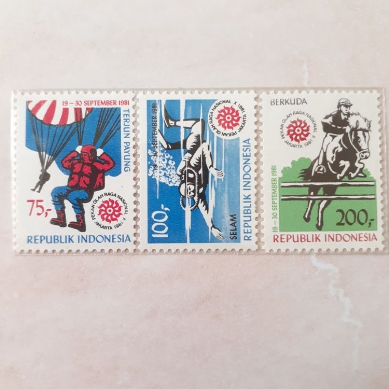 

(A) Perangko Indonesia PON X Tahun 1981 set lengkap 3pcs