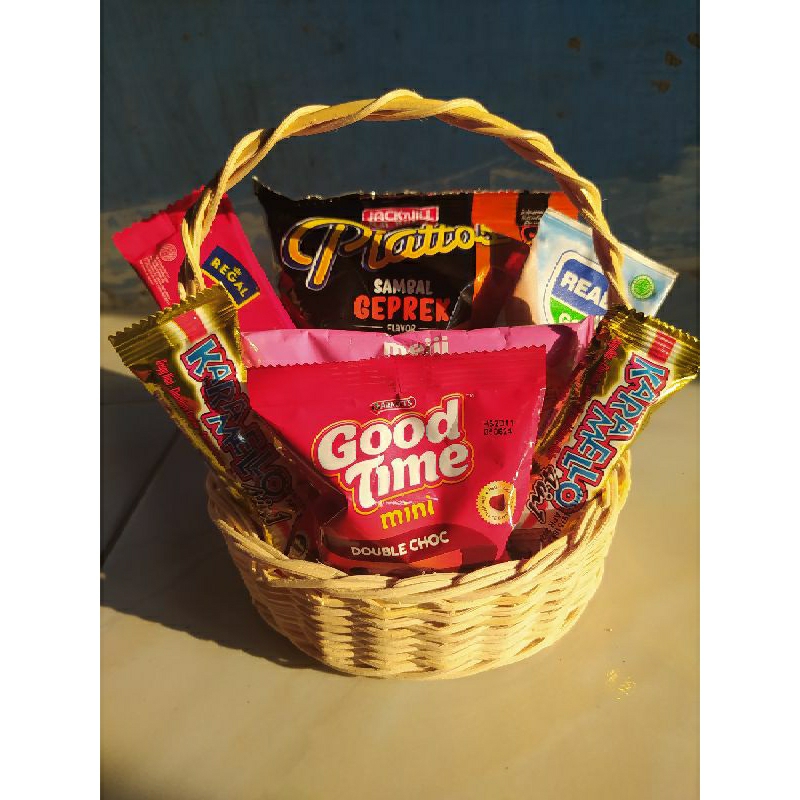 

snack basket/gift Basket/parsel snack/hampers snack/snack ultah