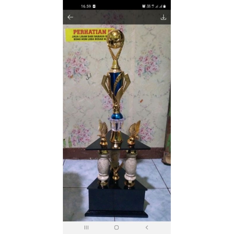 Piala Sepak Bola Marmer Kaki 3