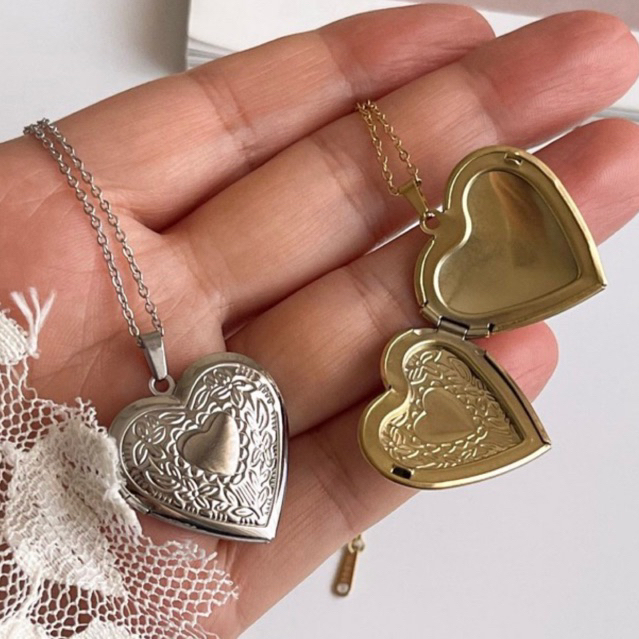 Riviere- Kalung titanium love anti karat buka tutup custom foto (VELVEAR JEWELLERY)