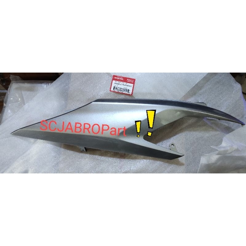 COVER R BODY SILVER VARIO 110 TECHNO CARBU..83500 KVB N50DSM..ORI AHM