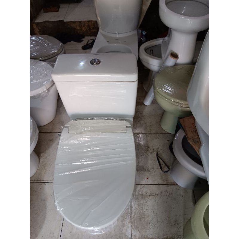 Closet duduk merek toto Cw 862 j