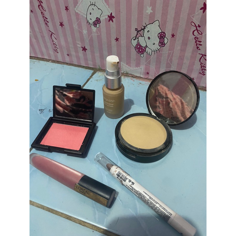 sepaket makeup dapat semua 75rb