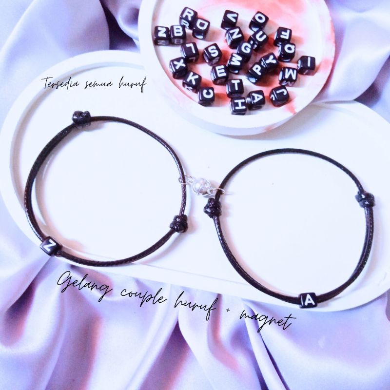 ( Beerrysaa ) GELANG COUPLE MAGNET + HURUF dadu hitam | Gelang huruf / inisial nama | Couple pasanga