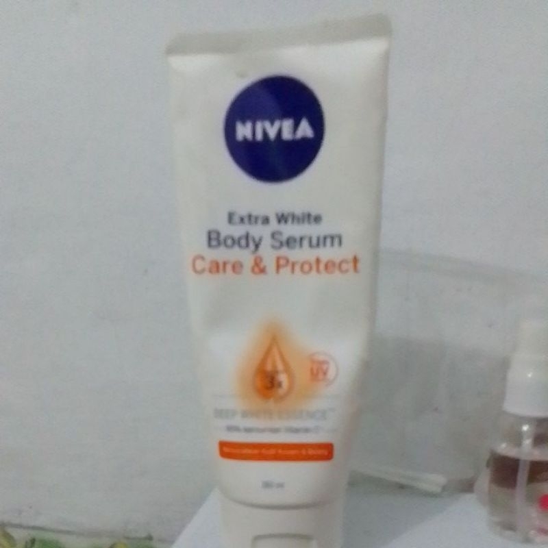 Nivea extra white Body serum