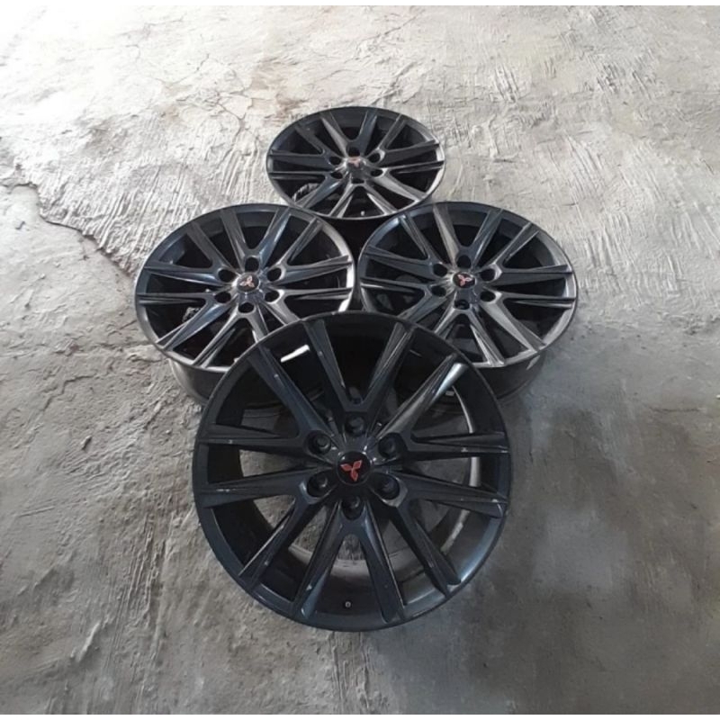 Velg Mobil Bekas Pajero Ring 20 Lubang 6x139 Lebar 8,5 ET18 Grey