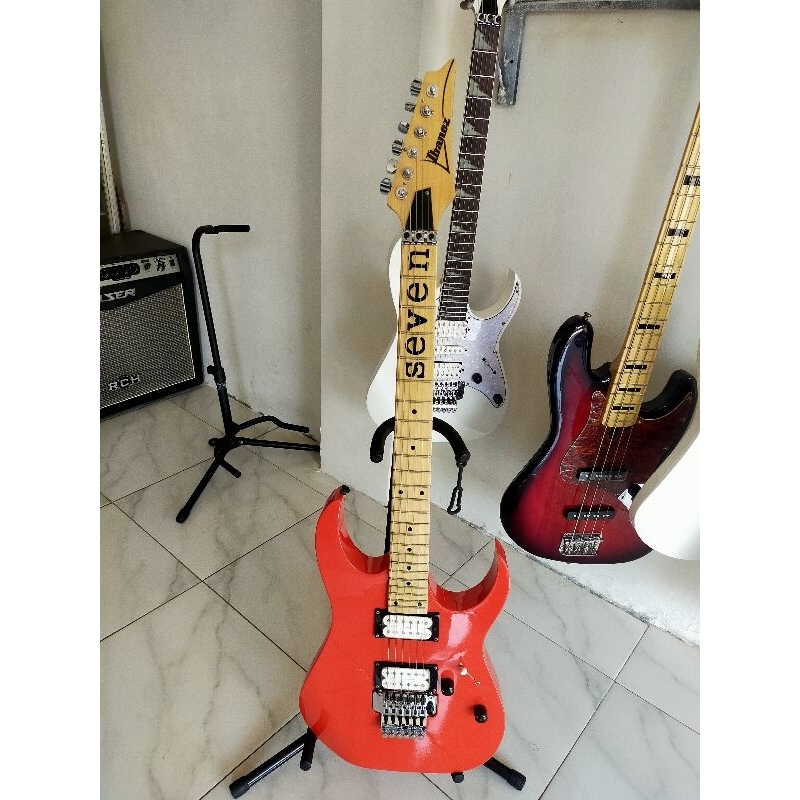 gitar Ibanez seven