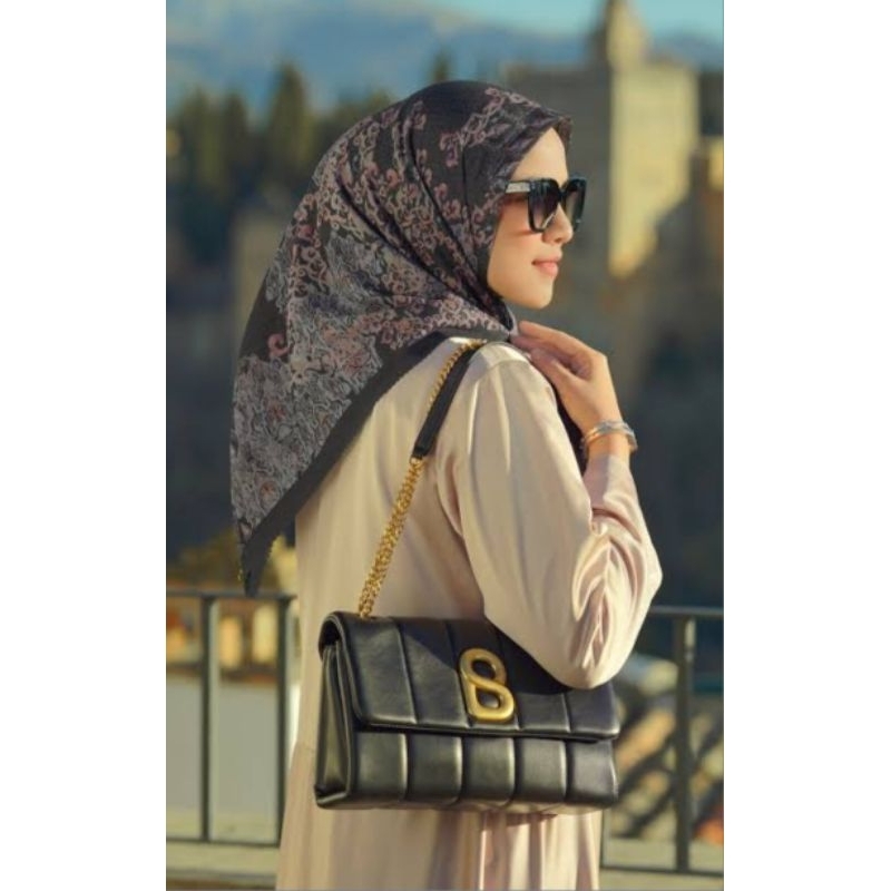 Preloved Scarf Voal reg Buttonscarves