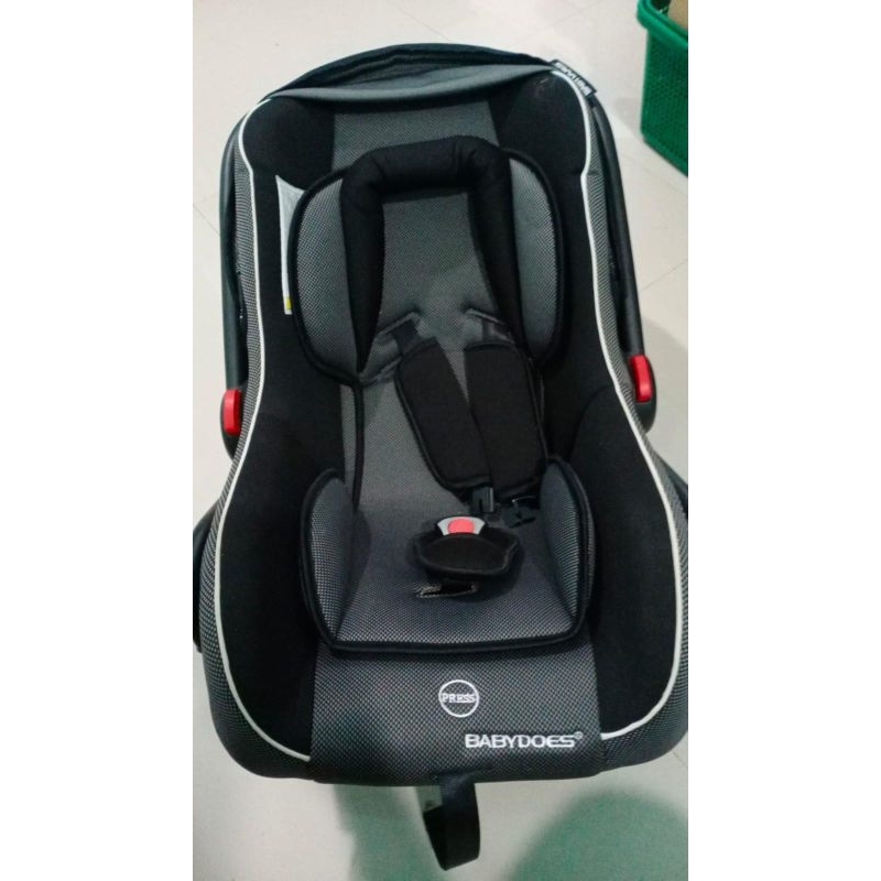 Car seat baby carrier baby does (PRELOVED / BEKAS)